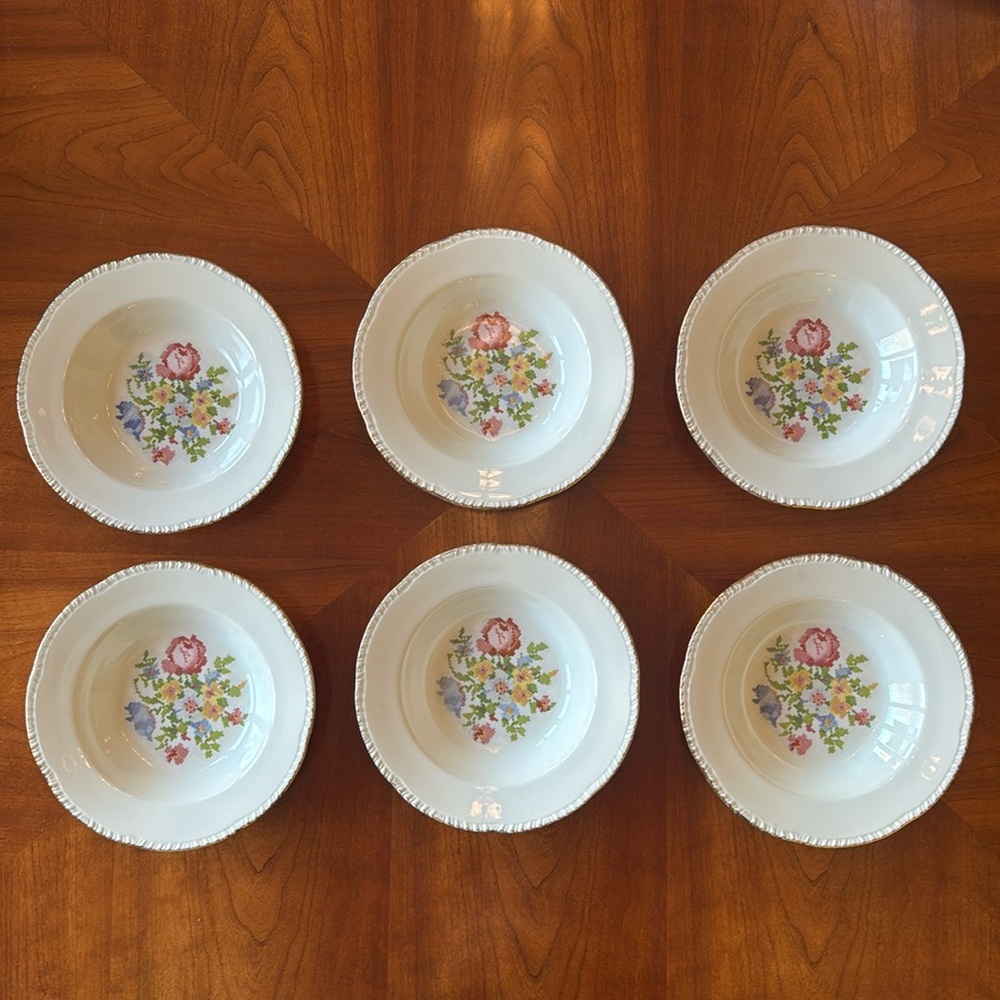 Set of 6 large 8 1/4” soup bowls by Homer Laughlin.